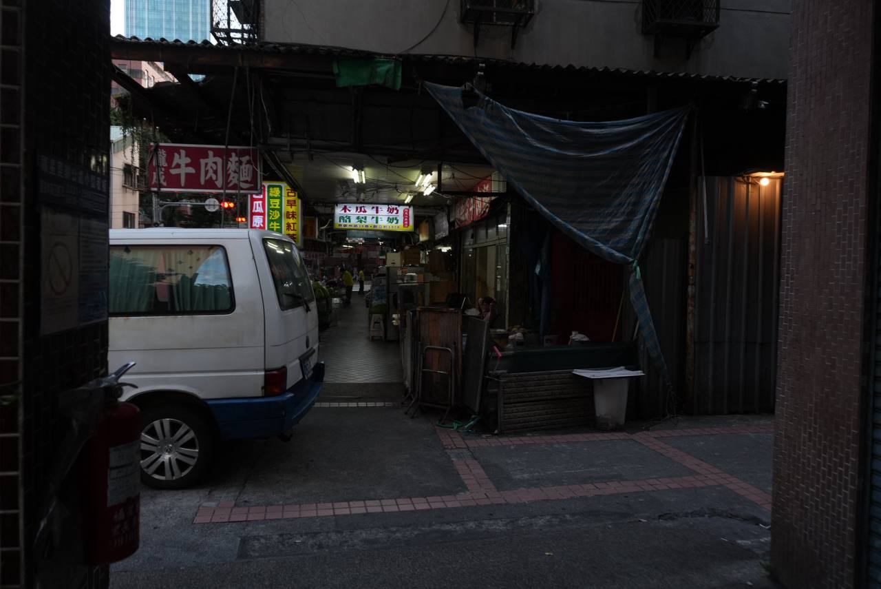 Посетители лапшичной