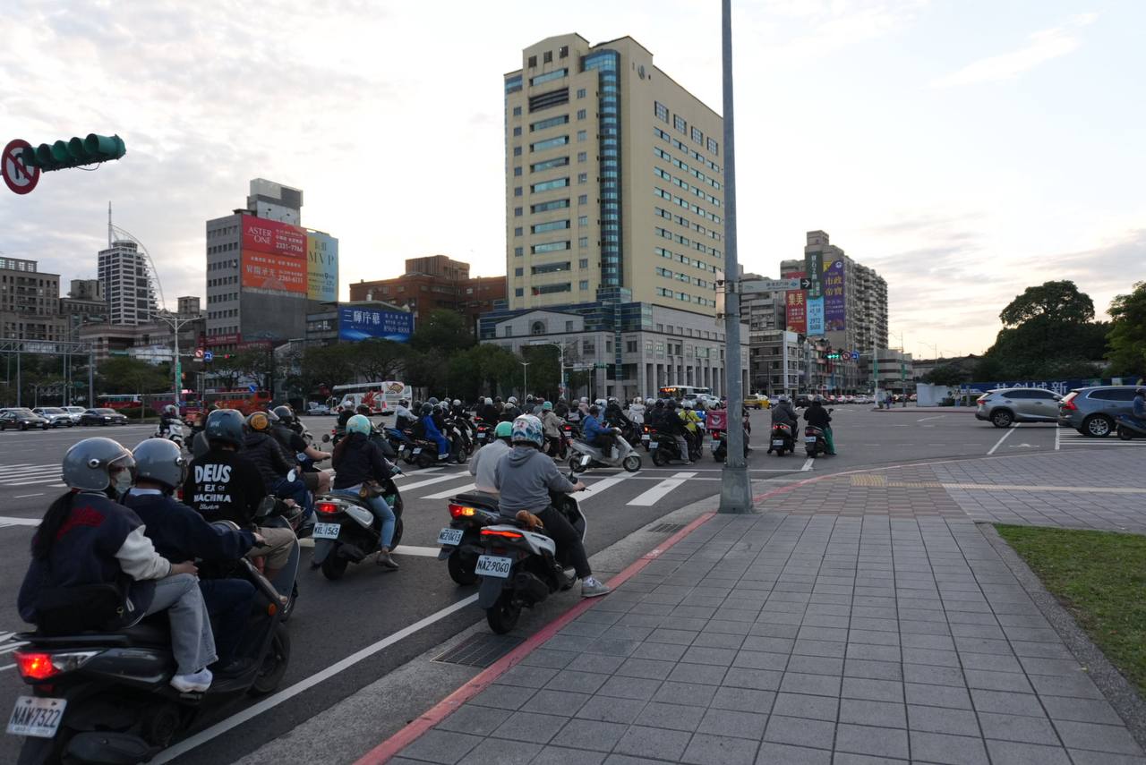 Мопеды на улицах Тайбэя