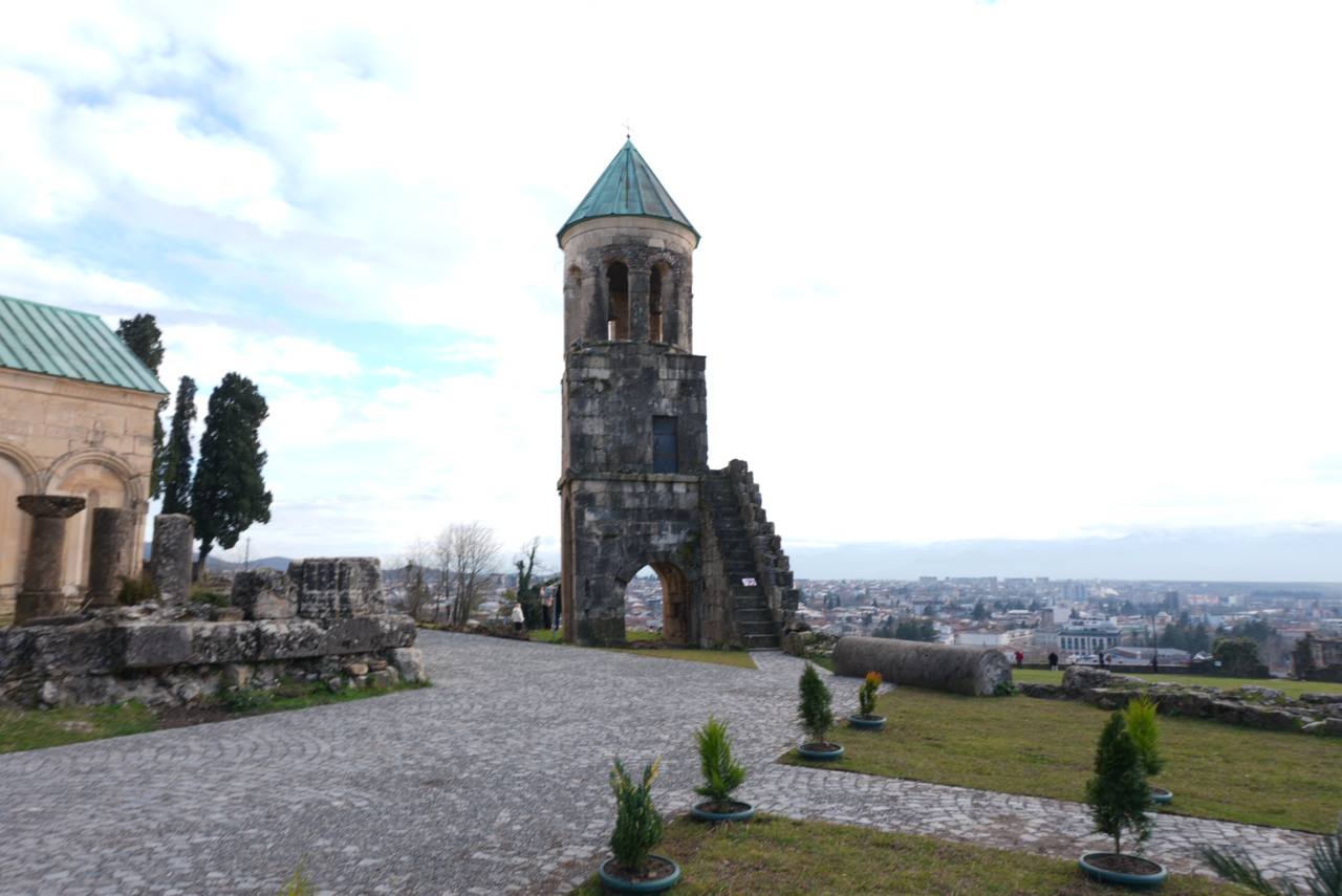 Территория храма