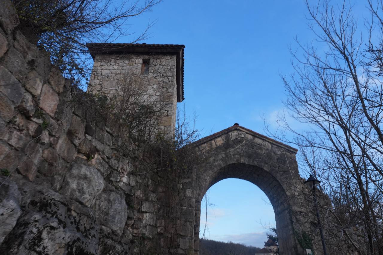 Монастырский двор